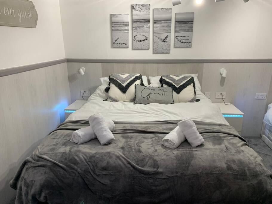 Ferienhaus 5 Bed, 5 Bath New Refurbishment For 2024. Sleeps 16, 60 Yds & Harbour Weymouth